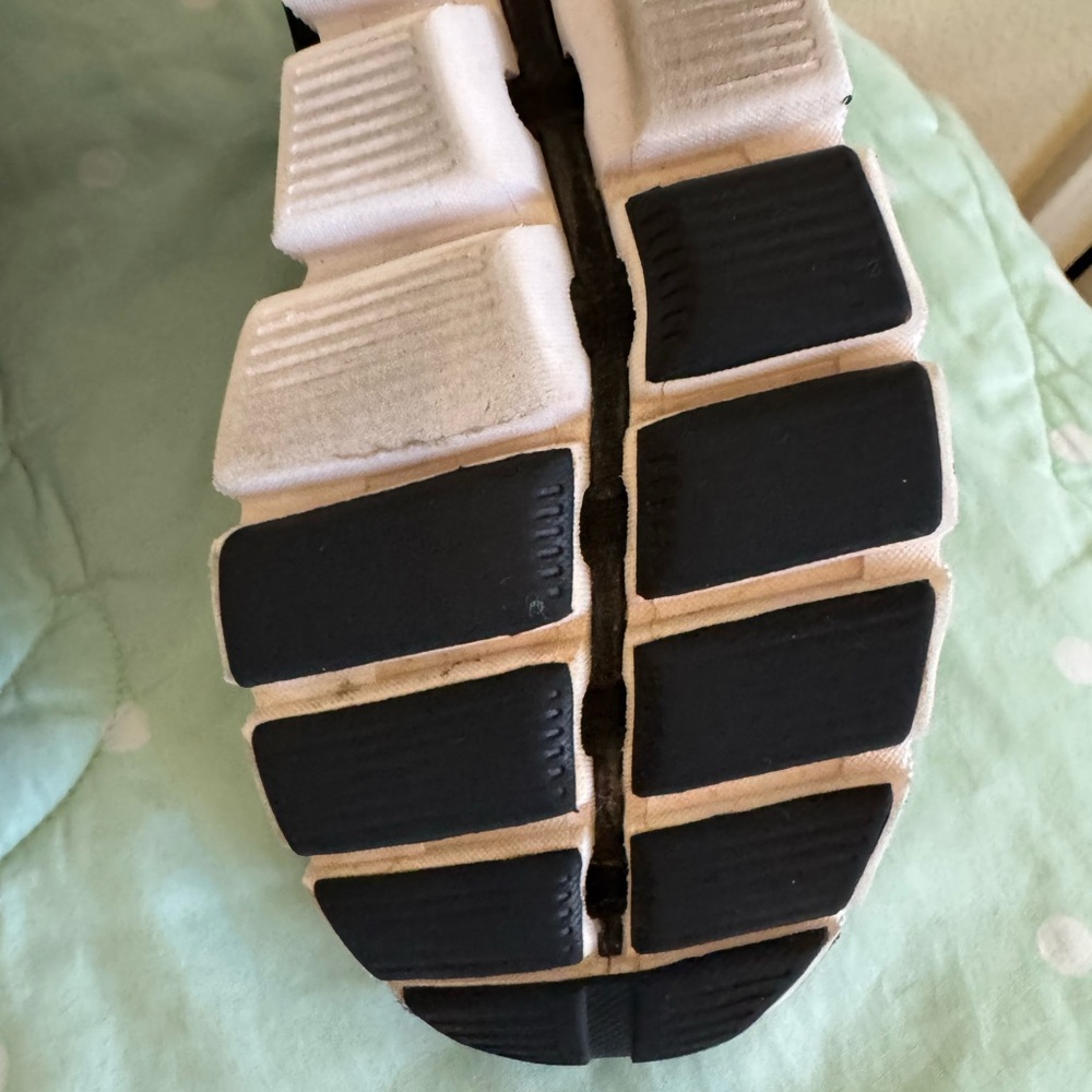 On Running Black Sneakers Womens size 8 - Picture 16 of 16